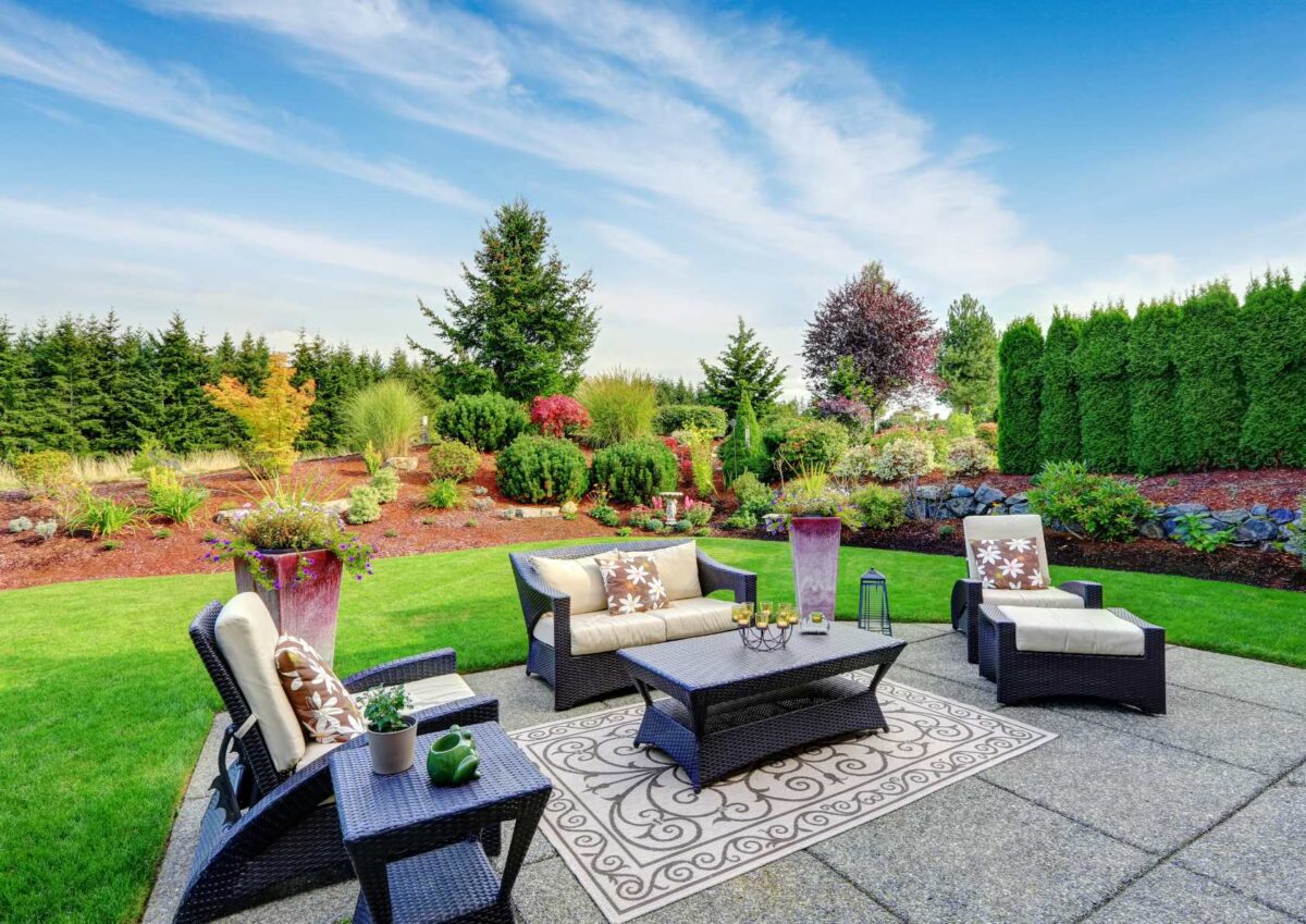 Outdoor Living Trends: Transforming Your Backyard Into an Oasis